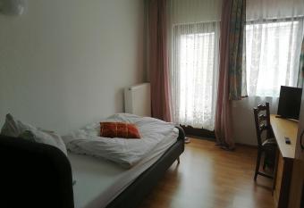 Gasthaus Zur Rose has Balcony rooms