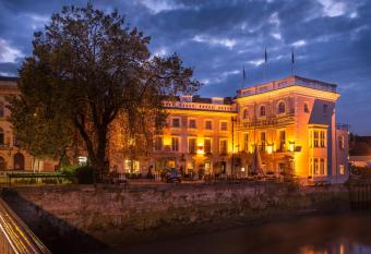 The White Hart Hotel, Boston, Lincolnshire allows 18 year olds to book a room