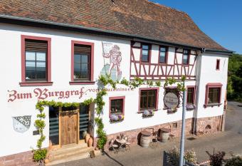 Hotel Zum Burggraf allows 18 year olds to book a room