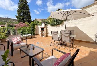 Apartamentos Puente La Reina has Balcony rooms