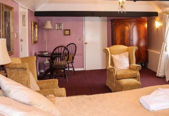 The Mary Arden Inn allows 18 year olds to book a room