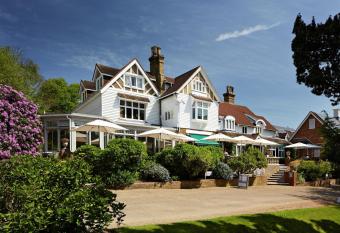 Rowhill Grange Hotel & Utopia Spa allows 18 year olds to book a room