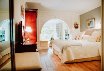 Cashel House Hotel allows 18 year olds to book a room