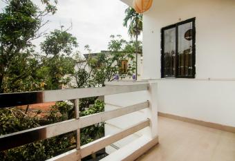 Collection O The Blu Bell Nizarapar Path allows 18 year olds to book a room