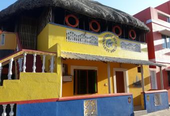 Squirrel Nest Guest House has Balcony rooms