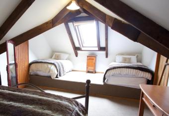 Glenorchy Lake House has Balcony rooms