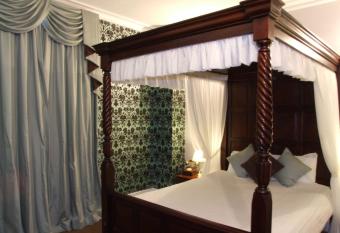 Ely House Hotel allows 18 year olds to book a room