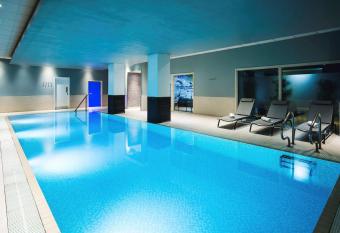 Novotel Reading Centre allows 18 year olds to book a room