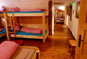 Hostel Weisses R  ssl has Balcony rooms