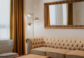 Rincon 13 - Mares allows 18 year olds to book a room