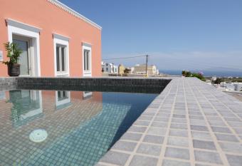 Nomikos Mansion has Balcony rooms