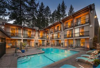 Firelite Lodge has Balcony rooms