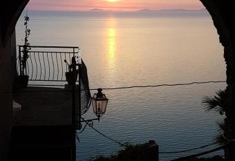 Residenza Porta di Mare has Balcony rooms