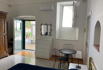 Casa Pollio has Balcony rooms