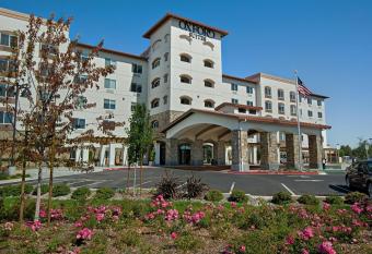 Oxford Suites Sonoma - Rohnert Park has Balcony rooms