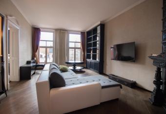 Old Riga sightseeing apartment has rooms with a private hot tub