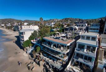 Djakarta has Balcony rooms