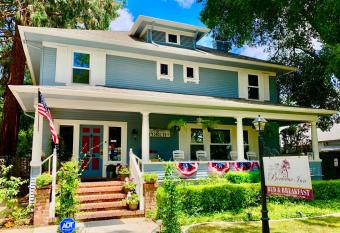Bordeaux Inn Lodi has Balcony rooms