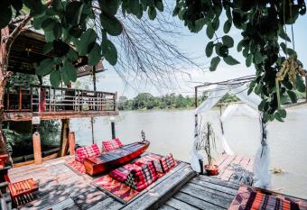 The Antique Riverside Resort has Balcony rooms