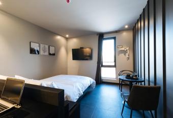 Boutique Hotel XYM Pyeongtaek allows 18 year olds to book a room
