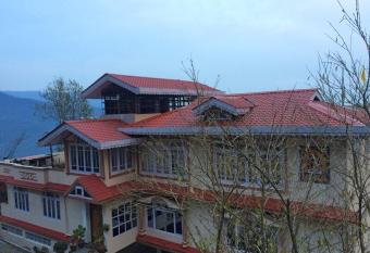 The Di-Lac Retreat has Smoking/Balcony rooms