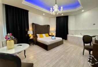 Escape Luxury Suite - CA Domus Collection has rooms with a private hot tub