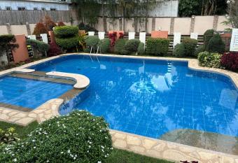 Tagaytay Hampton Villa has Balcony rooms