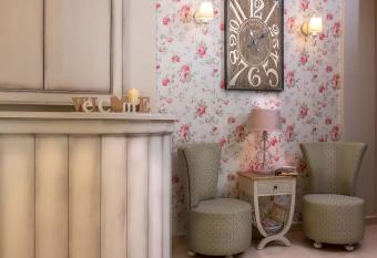 Megas Alexandros has Balcony rooms