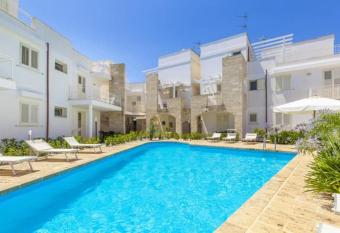 Lucrezia Apartments con Piscina nel cuore del Salento has Balcony rooms