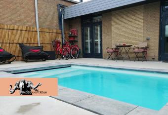 Paradise Amsterdam bungalow of 80 m2 with private pool, All inclusive, breakfast, parking, use of bikes, tourist tax and much more has Balcony rooms
