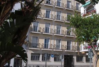 Residencia Universitaria Cadiz Centro allows 18 year olds to book a room