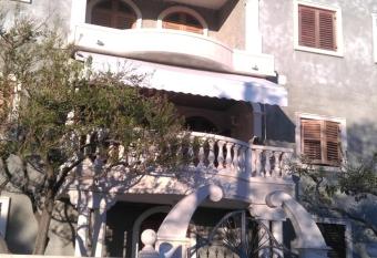 Guest House Marija has Balcony rooms