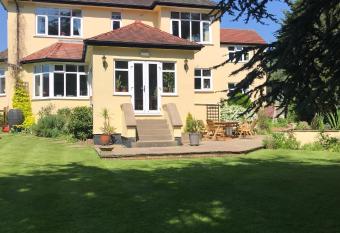 Tresillian House has Balcony rooms