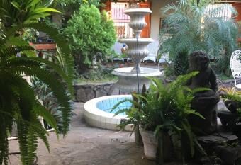 CasaDelias allows 18 year olds to book a room