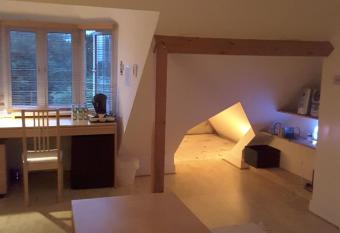 Osterley Studio Room allows 18 year olds to book a room