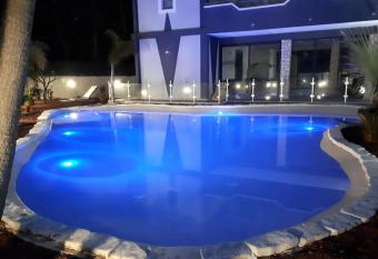 Villa Joel has Balcony rooms