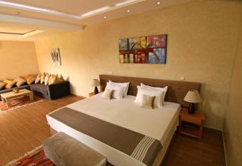 Les terrasses du Lac Marrakech allows 18 year olds to book a room