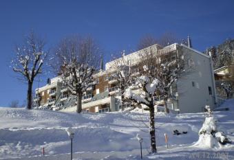 R  sidences du Chamossaire allows 18 year olds to book a room