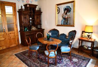 GB Apartments - Belle Epoque allows 18 year olds to book a room