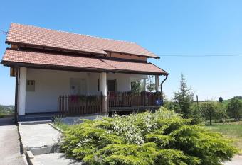 Apartments & Rooms MiaMare allows 18 year olds to book a room