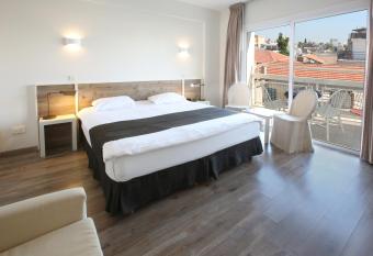 Centrum Hotel - City Center allows 18 year olds to book a room