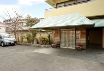 Kanko Hotel Tamaru allows 18 year olds to book a room