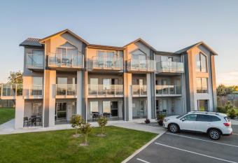 Coastal Ridge Apartments has Balcony rooms