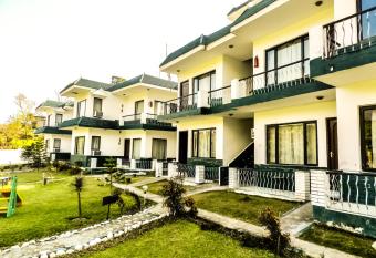 Van Durga Villas & Suites has Smoking/Balcony rooms