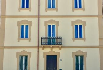 Angioy 18 has Balcony rooms