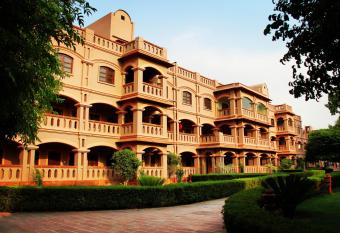 MVT Guesthouse & Restaurant allows 18 year olds to book a room