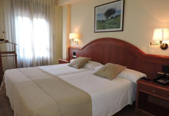 Hotel El Nogal allows 18 year olds to book a room