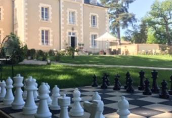 G  te L Orangerie allows 18 year olds to book a room