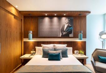 Hotel Zinema7 has Balcony rooms