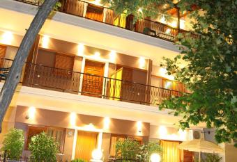 Vaya Apartments & Studios has Balcony rooms